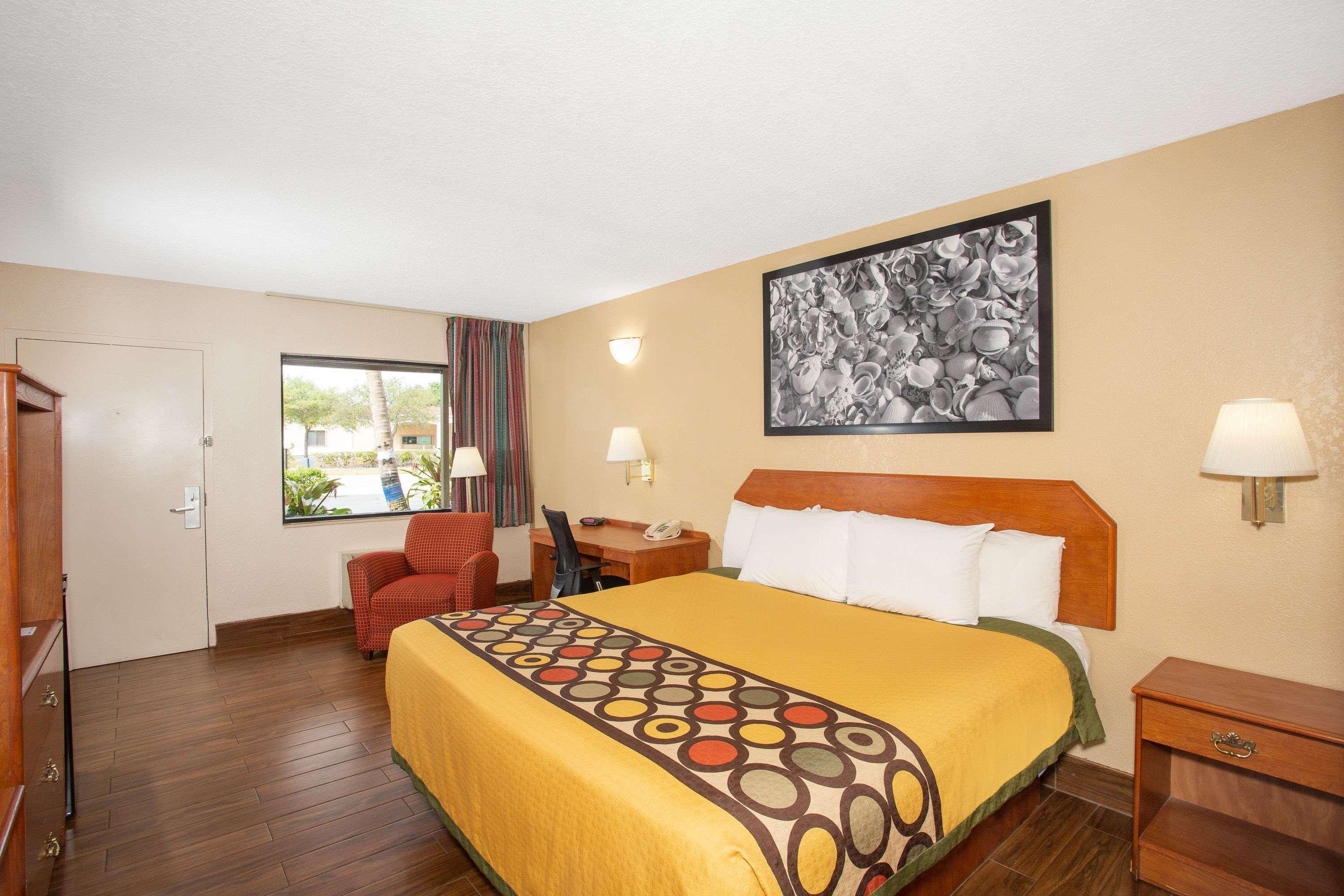Super 8 By Wyndham North Palm Beach Exterior photo