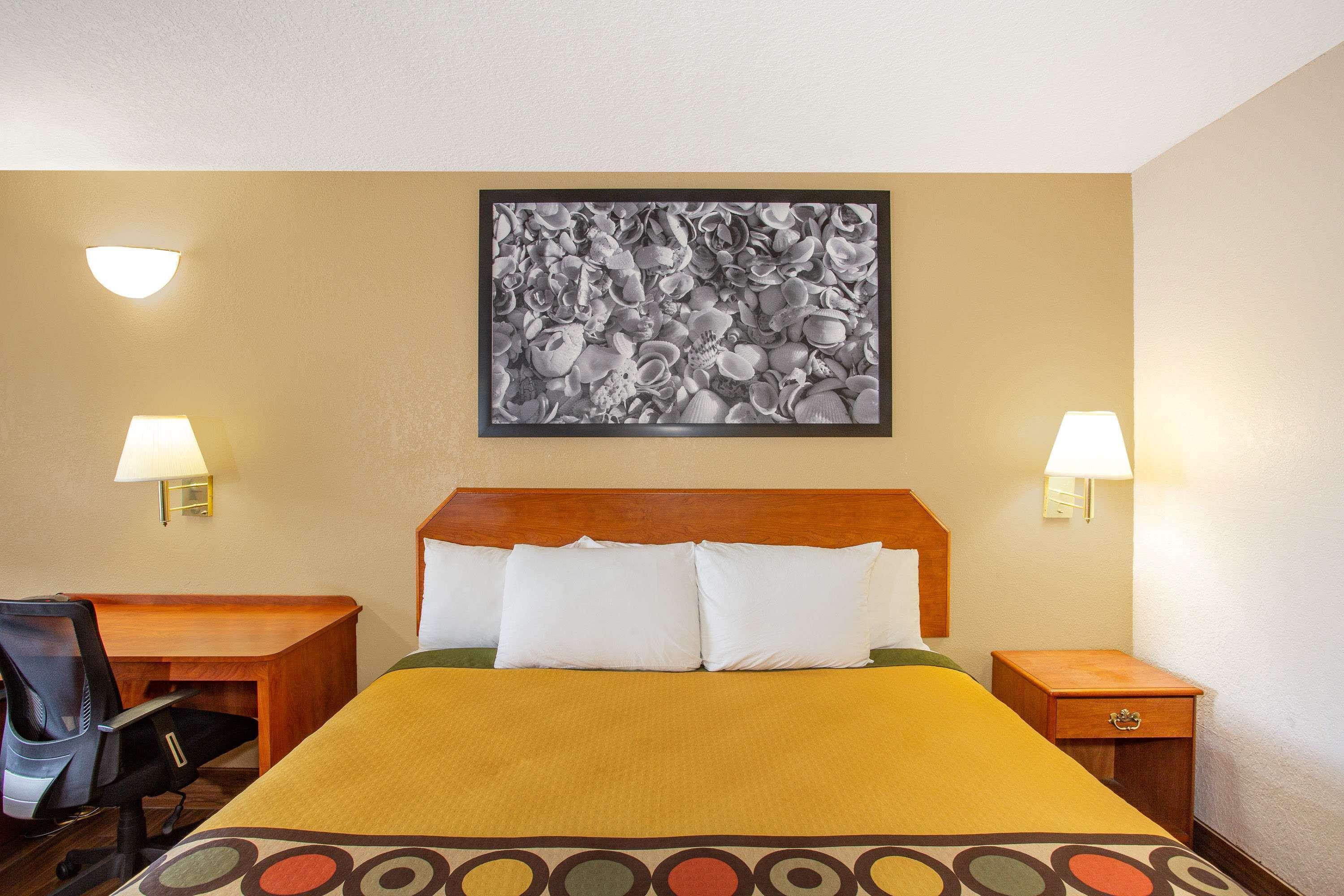 Super 8 By Wyndham North Palm Beach Exterior photo
