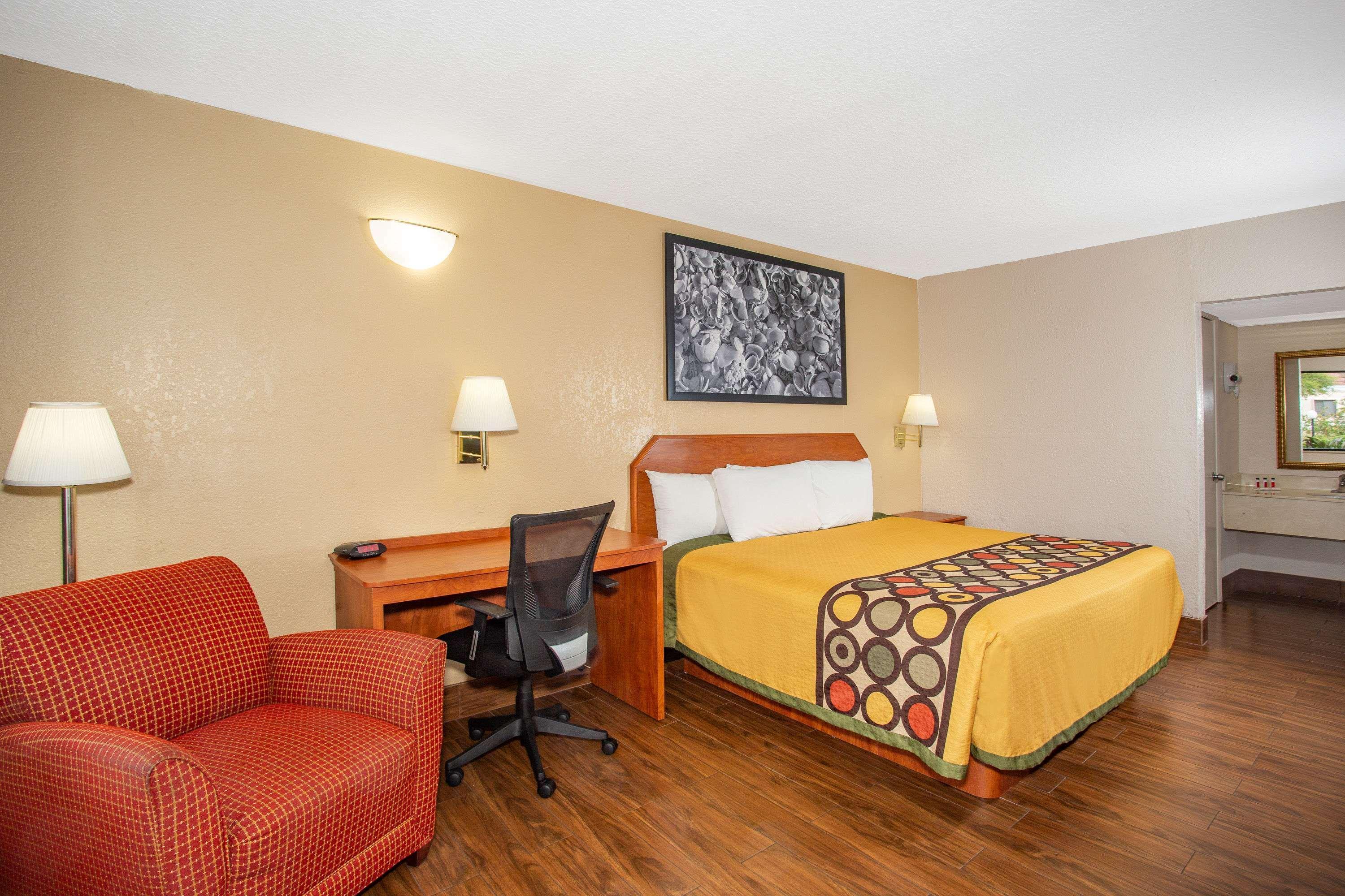 Super 8 By Wyndham North Palm Beach Exterior photo