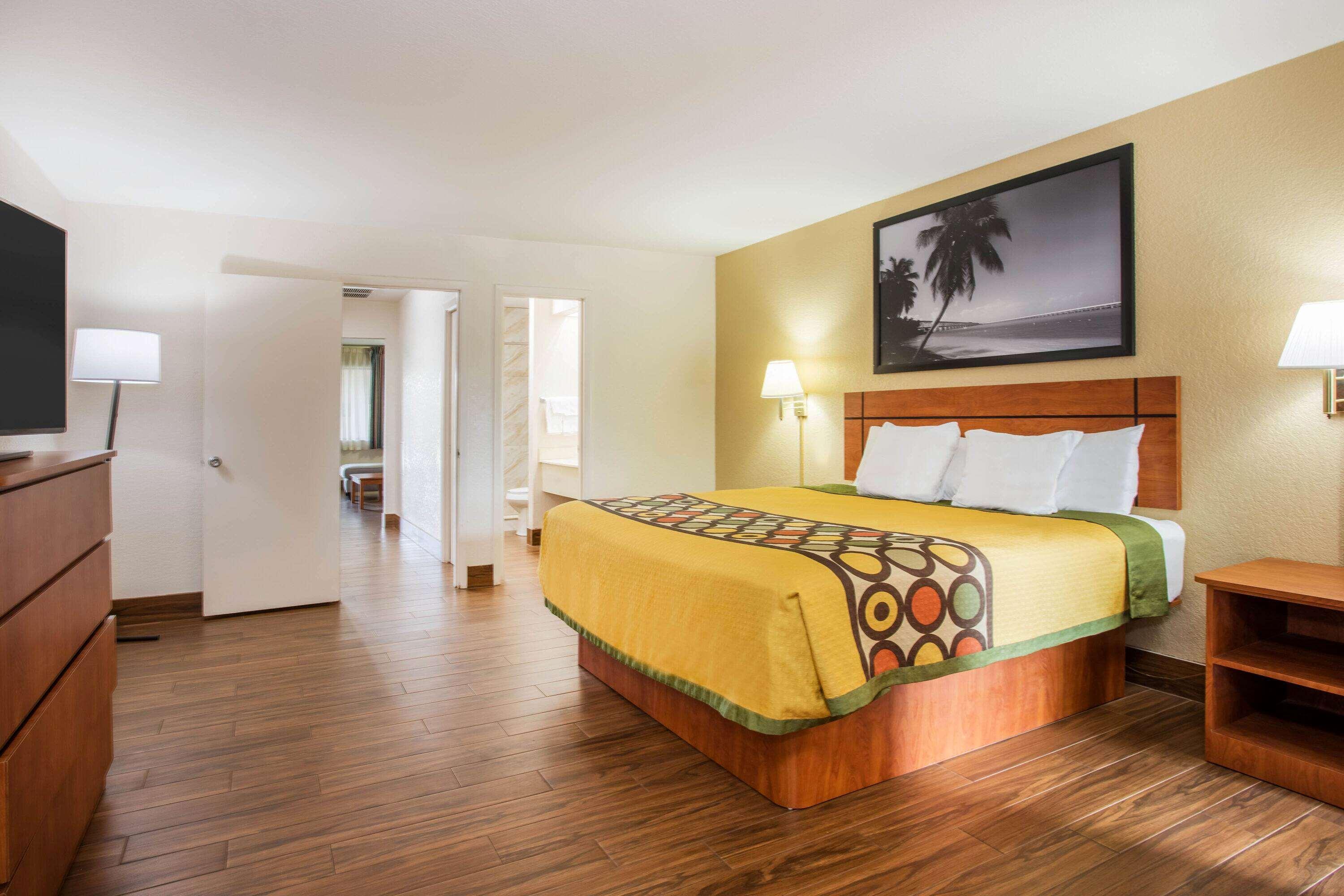 Super 8 By Wyndham North Palm Beach Exterior photo