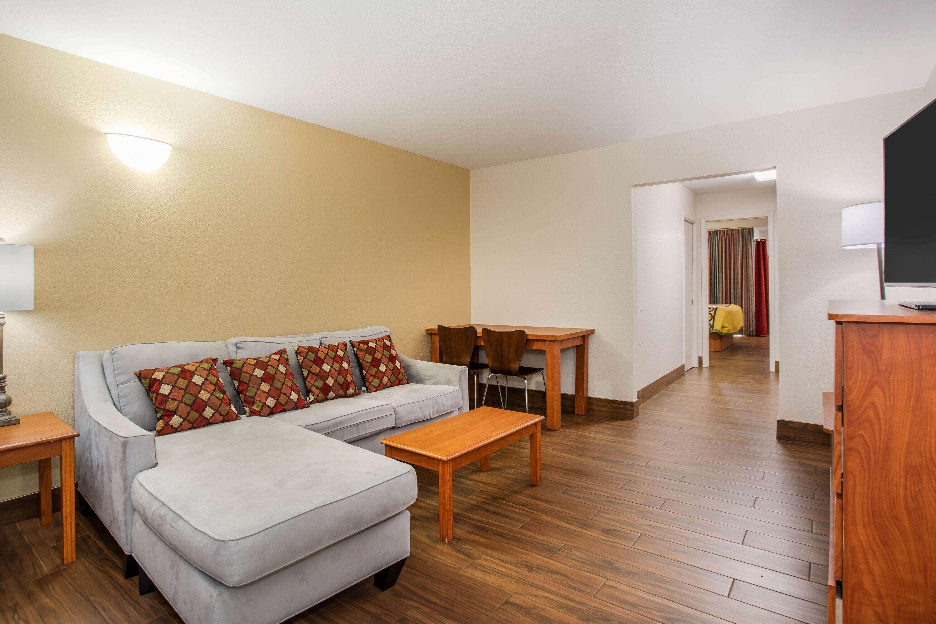 Super 8 By Wyndham North Palm Beach Exterior photo