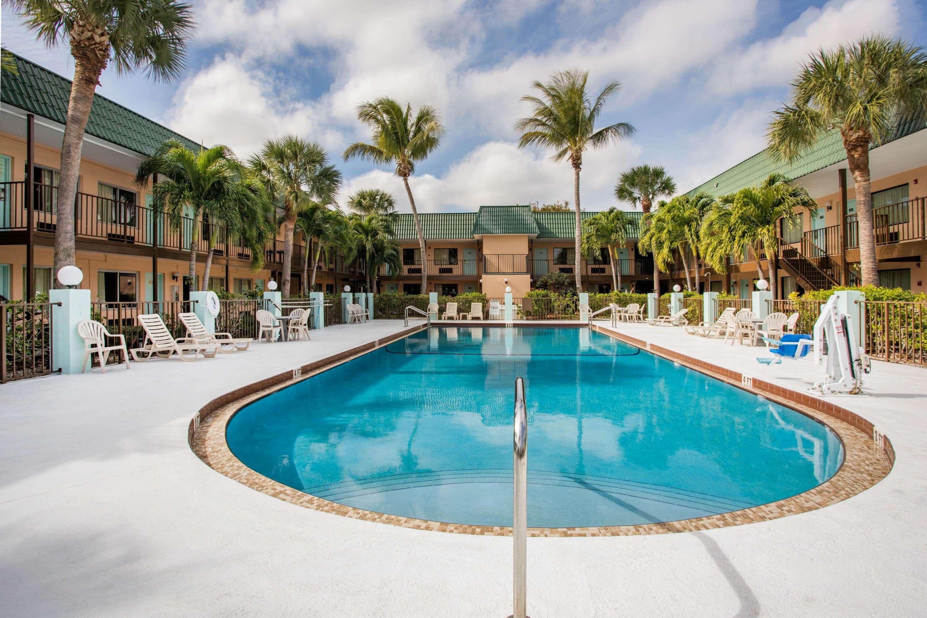 Super 8 By Wyndham North Palm Beach Exterior photo