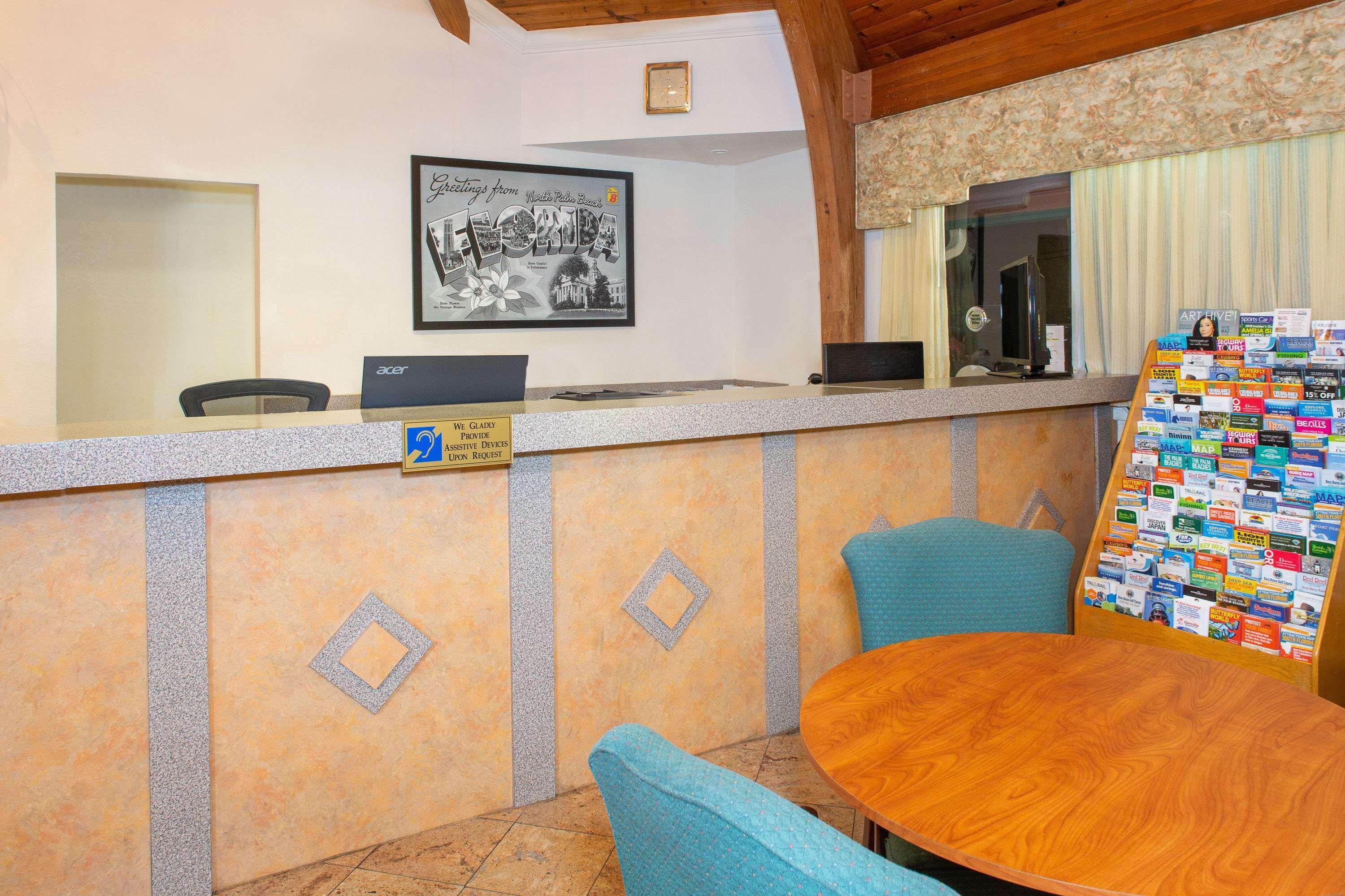 Super 8 By Wyndham North Palm Beach Exterior photo