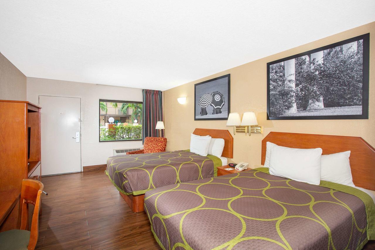 Super 8 By Wyndham North Palm Beach Exterior photo